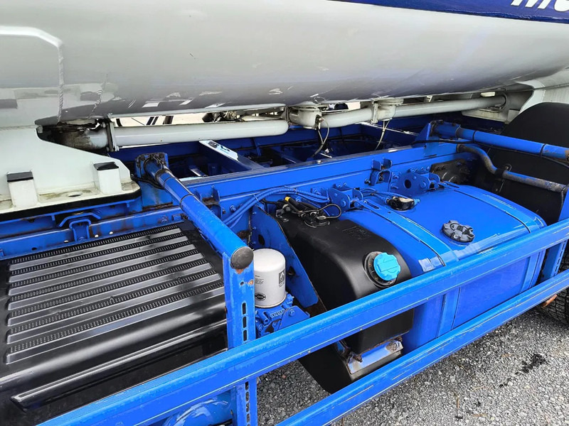 Camião cisterna para transporte de combustível Renault Premium 310 DXI - CARBURANT / FUEL 13500L - 4 COMP: foto 15 Camião cisterna para transporte de combustível Renault Premium 310 DXI - CARBURANT / FUEL 13500L - 4 COMP: foto 15