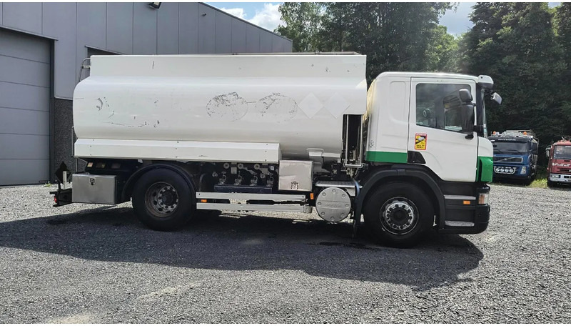 Scania P280 MANUAL GEARBOX- TANK 14000L- RETARDER - Camião cisterna: foto 3 Scania P280 MANUAL GEARBOX- TANK 14000L- RETARDER - Camião cisterna: foto 3