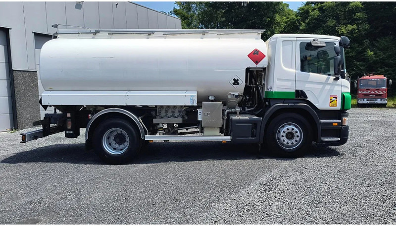 Scania P340 MAGYAR TANK - 14000L -RETARDER-SPRINGSUSPENSION - Camião cisterna: foto 4 Scania P340 MAGYAR TANK - 14000L -RETARDER-SPRINGSUSPENSION - Camião cisterna: foto 4