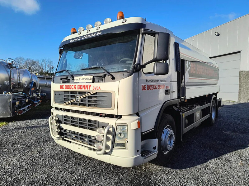 Volvo FM 300 14000L FUEL/CARBURANT - 4 COMP - Camião cisterna: foto 1 Volvo FM 300 14000L FUEL/CARBURANT - 4 COMP - Camião cisterna: foto 1