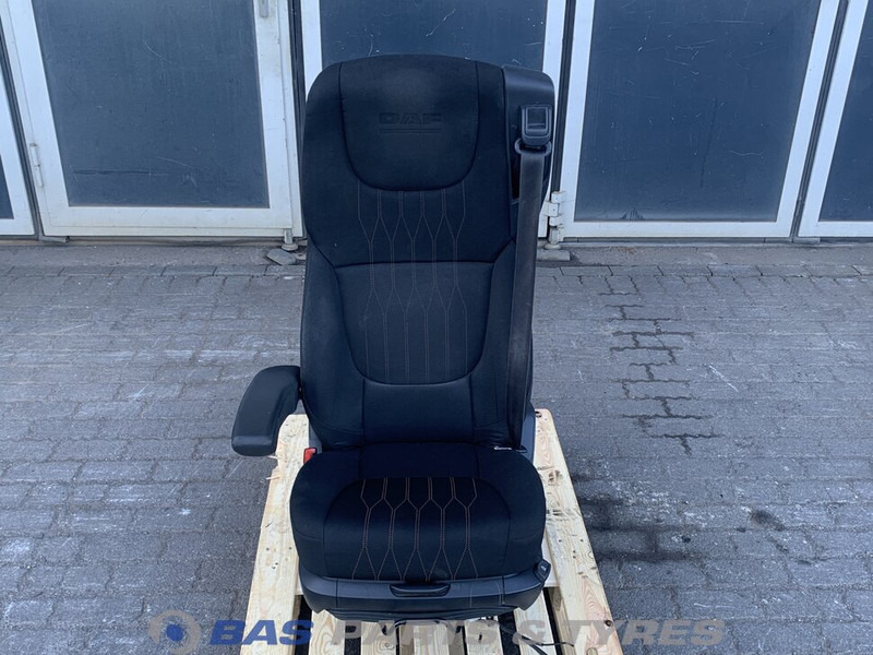 DAF CF Euro 6 Chauffeursstoel DAF 2104648 - Banco para Camião: foto 1 DAF CF Euro 6 Chauffeursstoel DAF 2104648 - Banco para Camião: foto 1