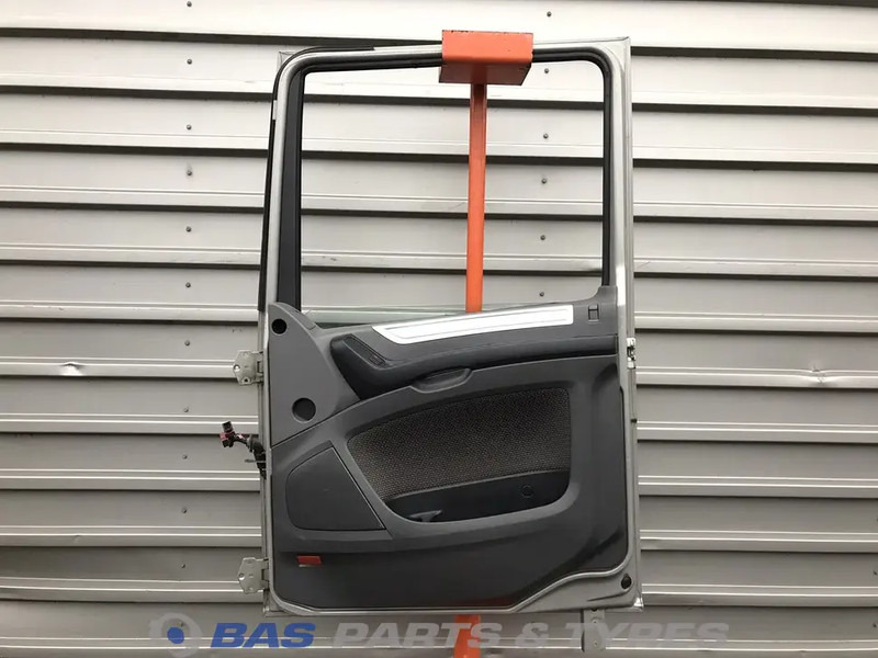 DAF XF106 Portier Rechts DAF 1881863 - Porta e peças para Camião: foto 2 DAF XF106 Portier Rechts DAF 1881863 - Porta e peças para Camião: foto 2