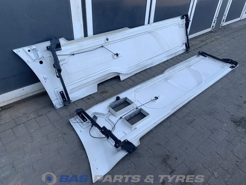 DAF XF106 Sideskirt Set DAF 1903109 - Carroceria e exterior para Camião: foto 5 DAF XF106 Sideskirt Set DAF 1903109 - Carroceria e exterior para Camião: foto 5