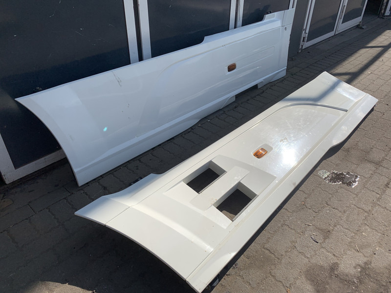 DAF XF106 Sideskirt Set DAF 1903109 - Carroceria e exterior para Camião: foto 2 DAF XF106 Sideskirt Set DAF 1903109 - Carroceria e exterior para Camião: foto 2