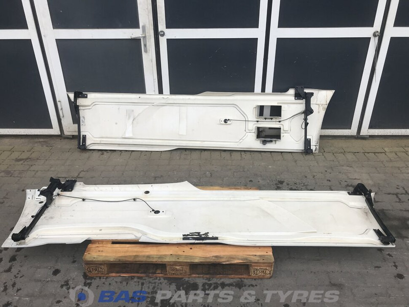 DAF XF106 Sideskirt Set DAF 1903109 - Carroceria e exterior para Camião: foto 4 DAF XF106 Sideskirt Set DAF 1903109 - Carroceria e exterior para Camião: foto 4