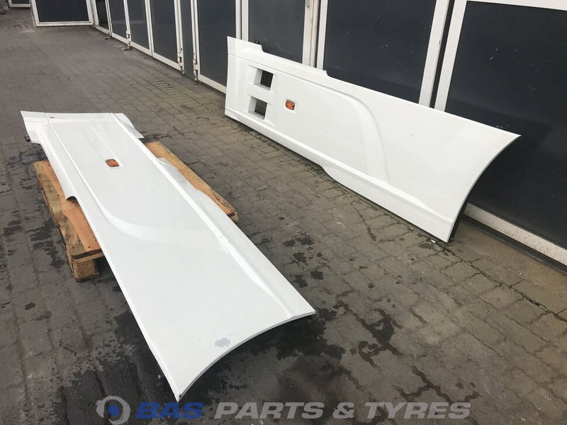 DAF XF106 Sideskirt Set DAF 1903109 - Carroceria e exterior para Camião: foto 2 DAF XF106 Sideskirt Set DAF 1903109 - Carroceria e exterior para Camião: foto 2