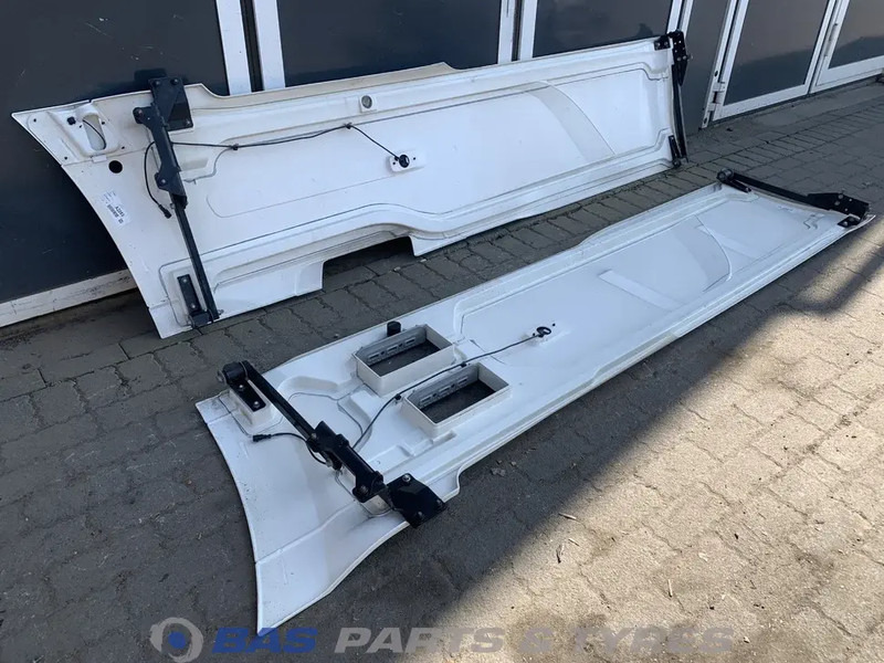 DAF XF106 Sideskirt Set DAF 1903109 - Carroceria e exterior para Camião: foto 5 DAF XF106 Sideskirt Set DAF 1903109 - Carroceria e exterior para Camião: foto 5
