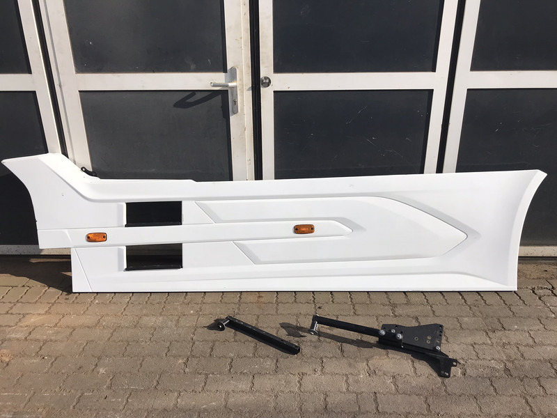 DAF XG+ - Carroceria e exterior para Camião: foto 1 DAF XG+ - Carroceria e exterior para Camião: foto 1