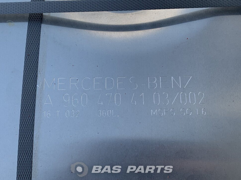 Mercedes-Benz  - Tanque de combustível para Camião: foto 5 Mercedes-Benz  - Tanque de combustível para Camião: foto 5