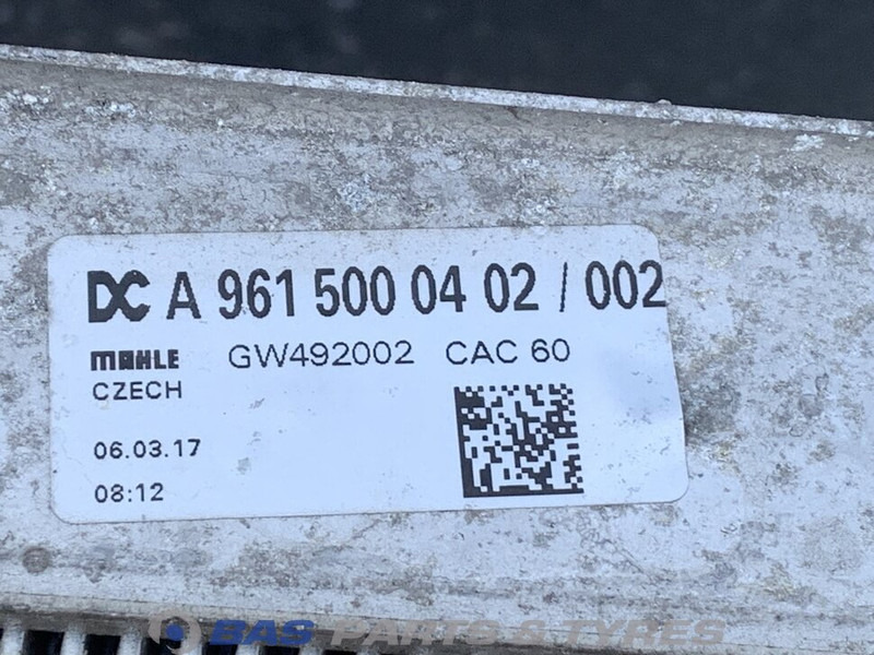 Mercedes-Benz Intercooler Mercedes A 961 500 04 02 - Intercooler para Camião: foto 3 Mercedes-Benz Intercooler Mercedes A 961 500 04 02 - Intercooler para Camião: foto 3