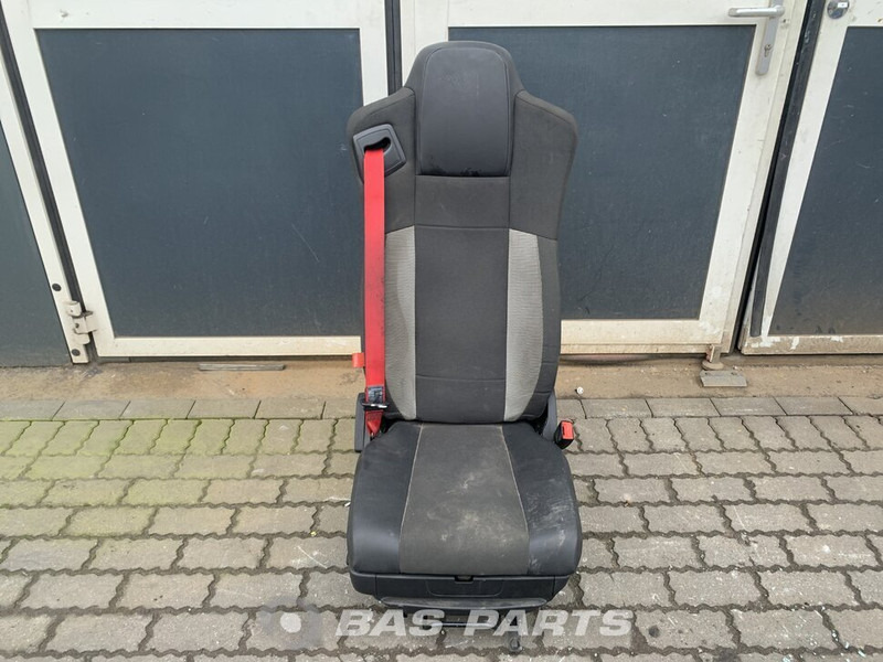 Renault D-Serie Bijrijdersstoel Renault 7421876318 - Banco para Camião: foto 1 Renault D-Serie Bijrijdersstoel Renault 7421876318 - Banco para Camião: foto 1