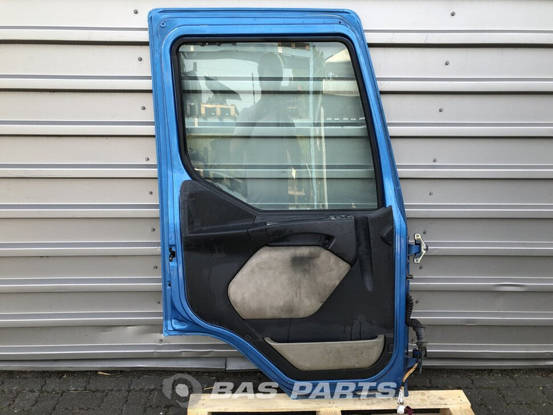 Renault Premium Euro 3 - Porta e peças para Camião: foto 2 Renault Premium Euro 3 - Porta e peças para Camião: foto 2