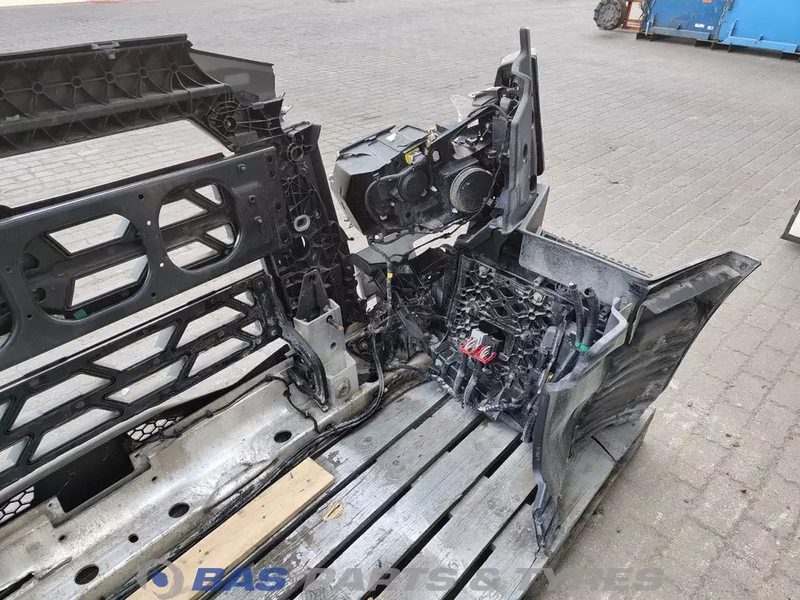 Renault T-Serie Bumper Renault 7482540689 - Para-choque para Camião: foto 4 Renault T-Serie Bumper Renault 7482540689 - Para-choque para Camião: foto 4