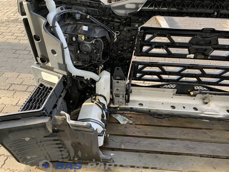 Renault T-Serie Bumper Renault 7482540689 - Para-choque para Camião: foto 4 Renault T-Serie Bumper Renault 7482540689 - Para-choque para Camião: foto 4