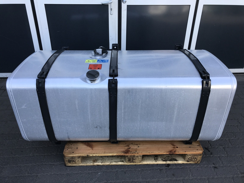 Scania Brandstoftank Scania 700 Liter 1790948 - Tanque de combustível para Camião: foto 1 Scania Brandstoftank Scania 700 Liter 1790948 - Tanque de combustível para Camião: foto 1