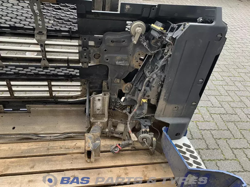 Volvo FH4 Bumper Volvo 82137660 - Para-choque para Camião: foto 5 Volvo FH4 Bumper Volvo 82137660 - Para-choque para Camião: foto 5