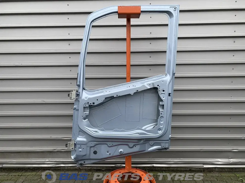Volvo FH4 - Porta e peças para Camião: foto 2 Volvo FH4 - Porta e peças para Camião: foto 2