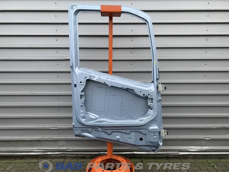 Volvo FH4 - Porta e peças para Camião: foto 2 Volvo FH4 - Porta e peças para Camião: foto 2