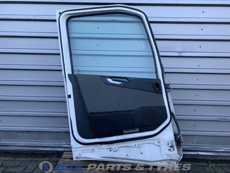 Volvo FH4 - Porta e peças para Camião: foto 1 Volvo FH4 - Porta e peças para Camião: foto 1