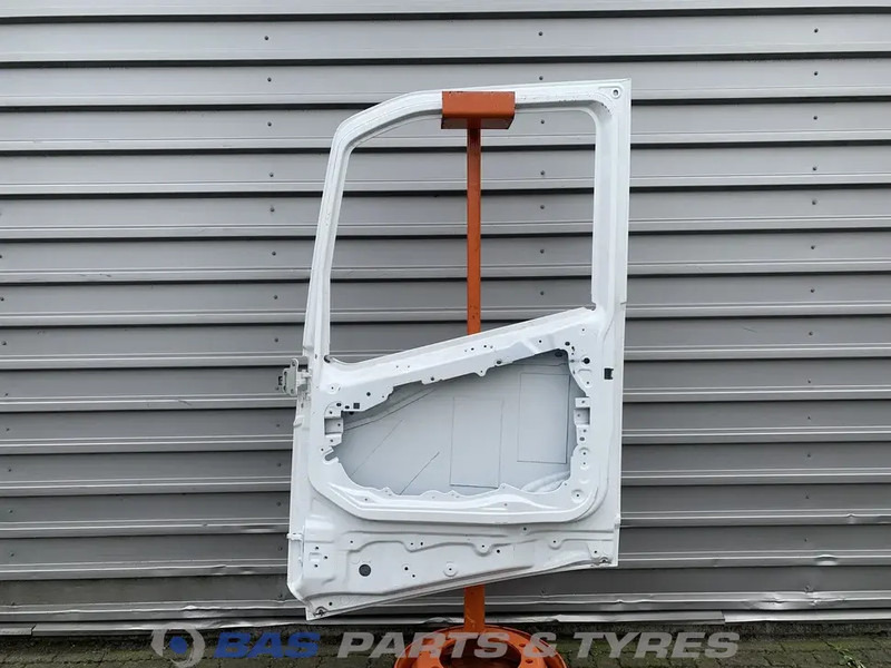 Volvo FH4 - Porta e peças para Camião: foto 2 Volvo FH4 - Porta e peças para Camião: foto 2
