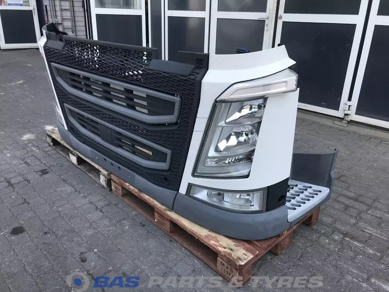 Volvo FH4 - Para-choque para Camião: foto 2 Volvo FH4 - Para-choque para Camião: foto 2