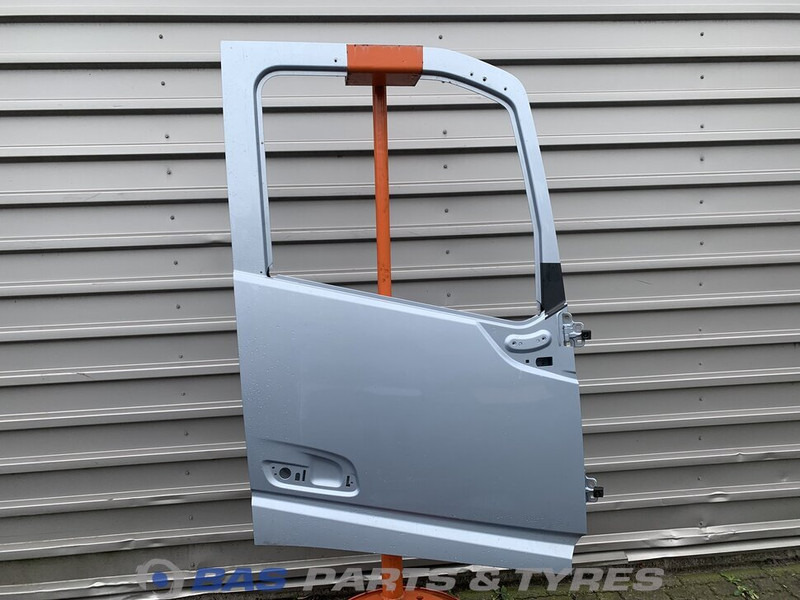 Volvo FH4 - Porta e peças para Camião: foto 1 Volvo FH4 - Porta e peças para Camião: foto 1