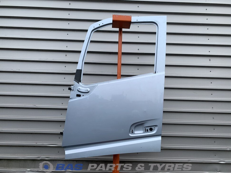 Volvo FH4 - Porta e peças para Camião: foto 1 Volvo FH4 - Porta e peças para Camião: foto 1