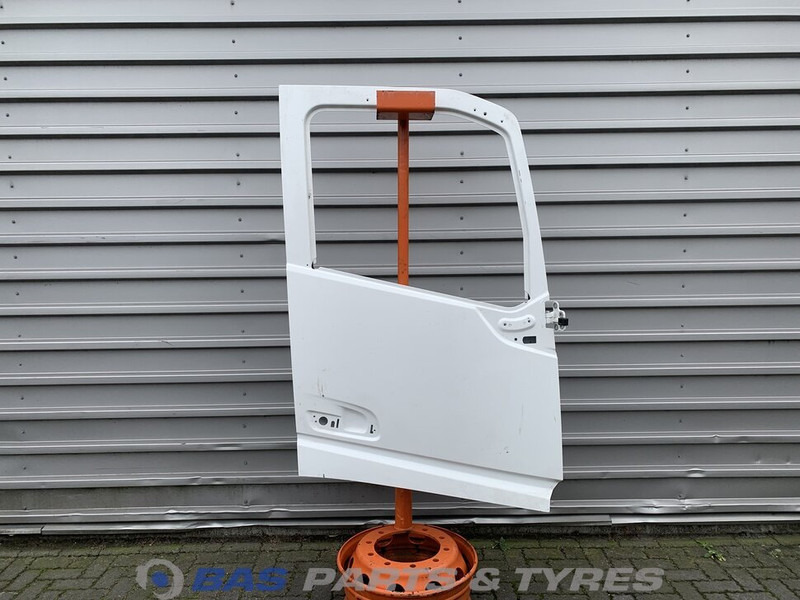 Volvo FH4 - Porta e peças para Camião: foto 1 Volvo FH4 - Porta e peças para Camião: foto 1