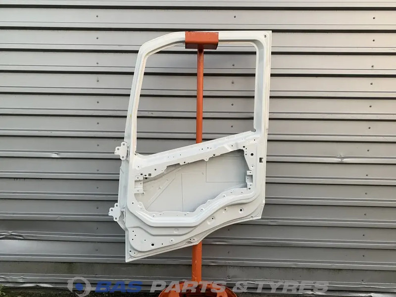 Volvo FM5 Portier Rechts Volvo 84235902 - Porta e peças para Camião: foto 2 Volvo FM5 Portier Rechts Volvo 84235902 - Porta e peças para Camião: foto 2
