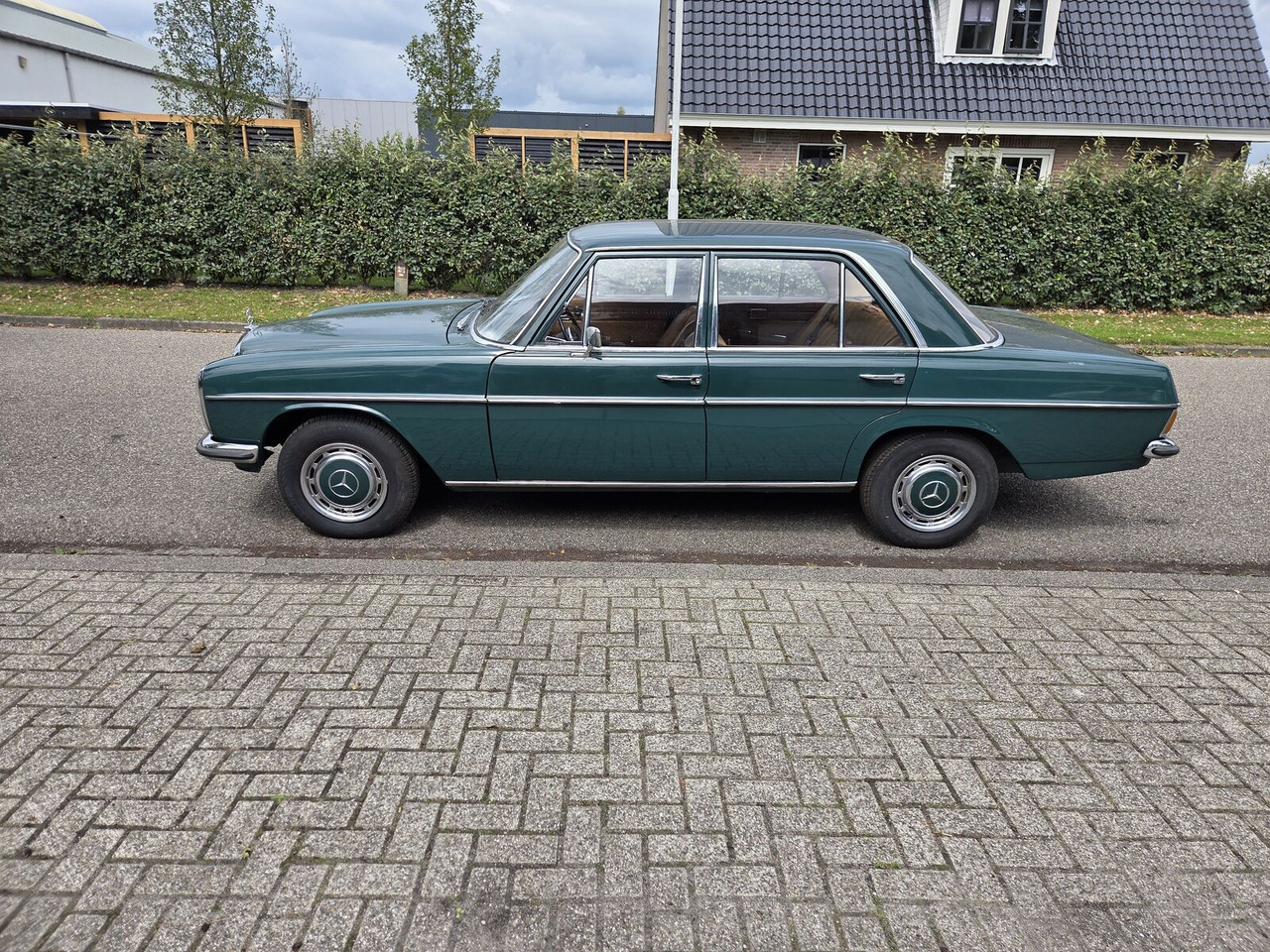 Mercedes-Benz 220 (W115) sedan - Sedan: foto 3 Mercedes-Benz 220 (W115) sedan - Sedan: foto 3