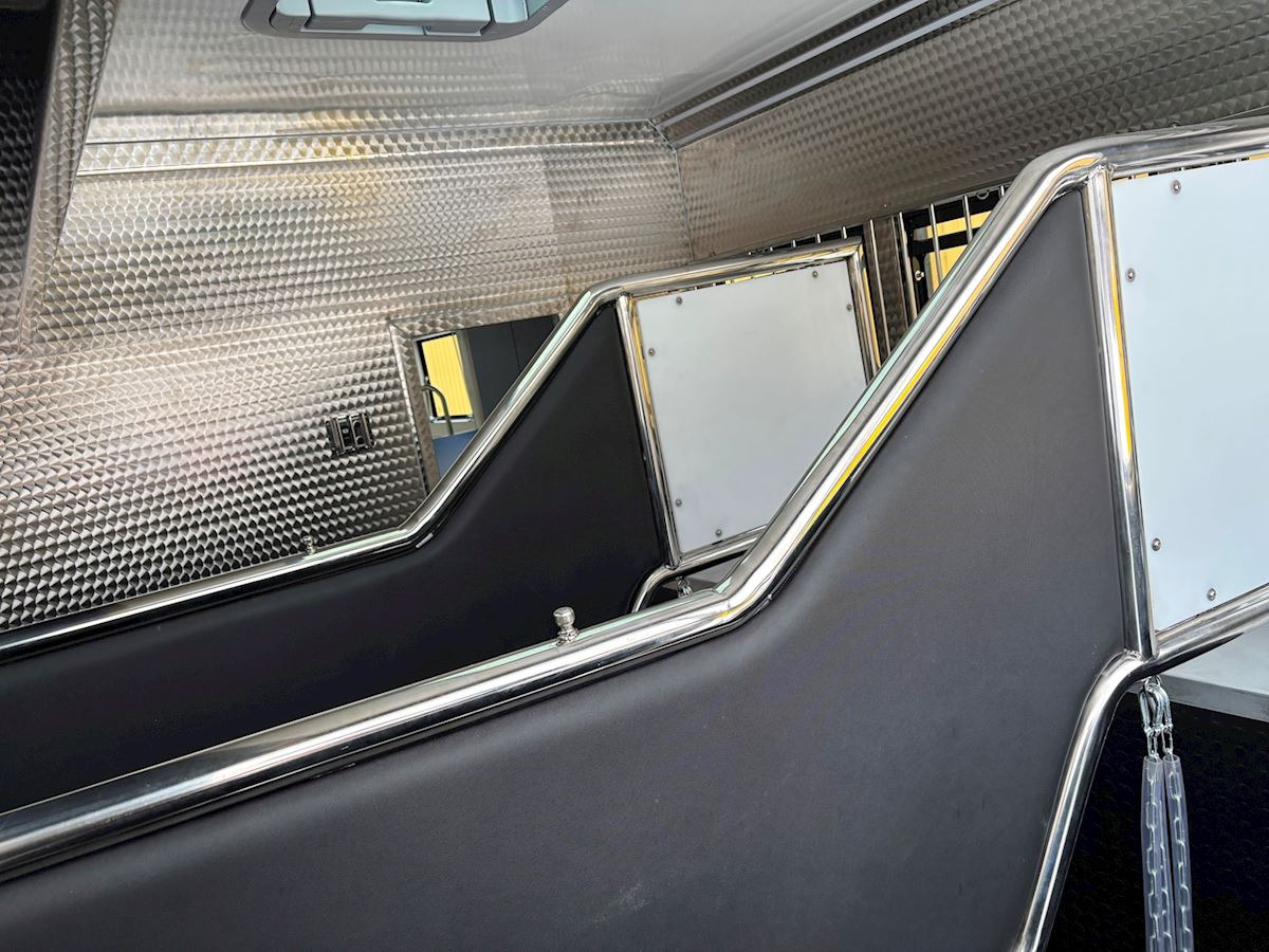 DAF Lehel horsebox 210 LF - Camião de transporte de cavalos: foto 4 DAF Lehel horsebox 210 LF - Camião de transporte de cavalos: foto 4