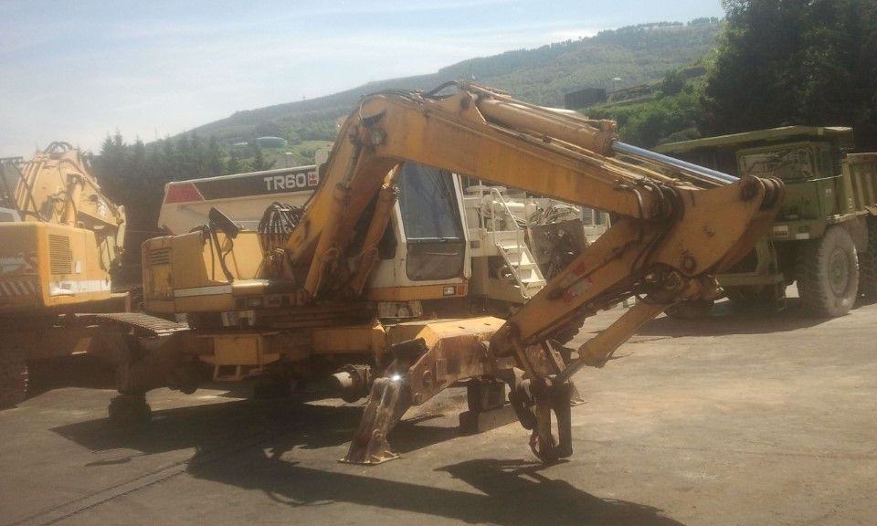 LIEBHERR A902LI - Escavadeira de rodas: foto 1 LIEBHERR A902LI - Escavadeira de rodas: foto 1