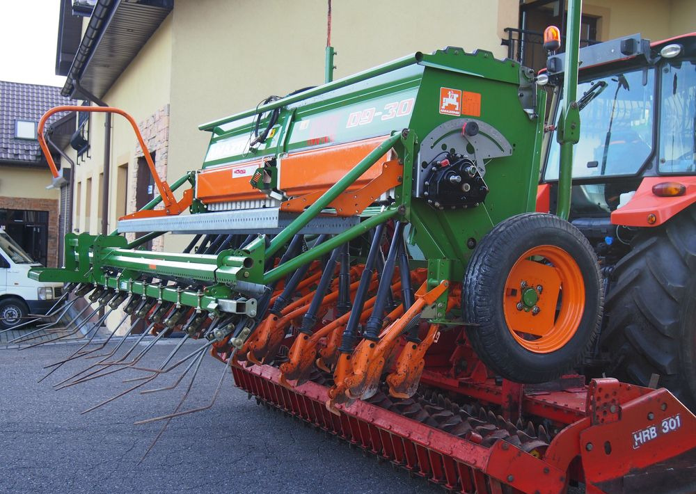 Agregat uprawowo-siewny Amazone HRB 301 I D9-30 2005 Agregat uprawowo siewny KUHN AMAZONE szerokość robocza 3m - Semeadora combinada: foto 5 Agregat uprawowo-siewny Amazone HRB 301 I D9-30 2005 Agregat uprawowo siewny KUHN AMAZONE szerokość robocza 3m - Semeadora combinada: foto 5