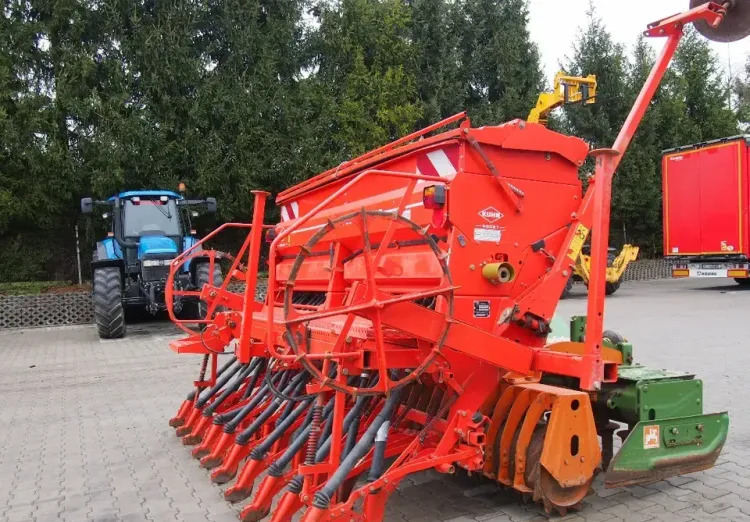 Agregat uprawowo-siewny Kuhn KE303 i INTEGRA 3000 2009 Agrebat uprawowo siewny, brona aktywna AMAZONE i KUHN - Semeadora combinada: foto 3 Agregat uprawowo-siewny Kuhn KE303 i INTEGRA 3000 2009 Agrebat uprawowo siewny, brona aktywna AMAZONE i KUHN - Semeadora combinada: foto 3