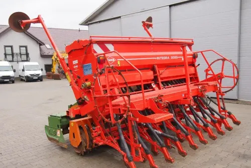 Agregat uprawowo-siewny Kuhn KE303 i INTEGRA 3000 2009 Agrebat uprawowo siewny, brona aktywna AMAZONE i KUHN - Semeadora combinada: foto 5 Agregat uprawowo-siewny Kuhn KE303 i INTEGRA 3000 2009 Agrebat uprawowo siewny, brona aktywna AMAZONE i KUHN - Semeadora combinada: foto 5