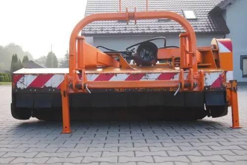 Kosiarka bijakowa 2M 2005 Szerokość robocza 2m - Triturador de martelos: foto 4 Kosiarka bijakowa 2M 2005 Szerokość robocza 2m - Triturador de martelos: foto 4