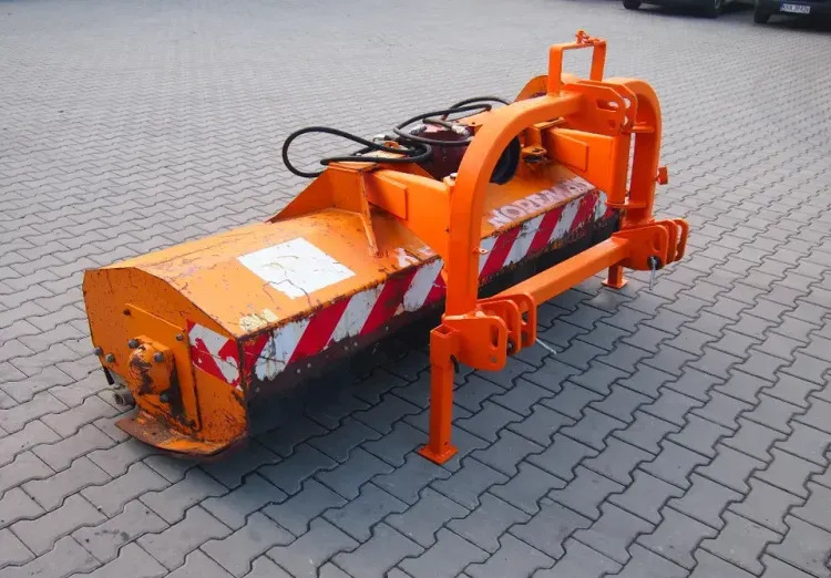 Kosiarka bijakowa 2M 2005 Szerokość robocza 2m - Triturador de martelos: foto 3 Kosiarka bijakowa 2M 2005 Szerokość robocza 2m - Triturador de martelos: foto 3