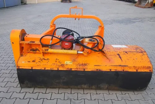 Kosiarka bijakowa 2M 2005 Szerokość robocza 2m - Triturador de martelos: foto 2 Kosiarka bijakowa 2M 2005 Szerokość robocza 2m - Triturador de martelos: foto 2