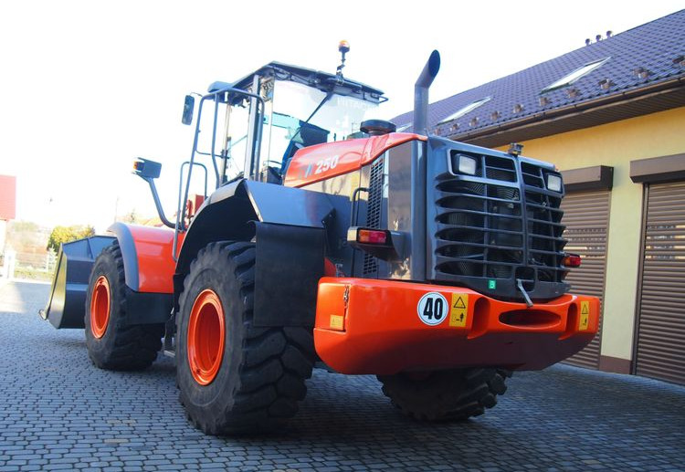 Ładowarka Hitachi ZW250 2010 Ładowarka Hitachi Waga, Centralne smarowanie - Pá carregadora de rodas: foto 5 Ładowarka Hitachi ZW250 2010 Ładowarka Hitachi Waga, Centralne smarowanie - Pá carregadora de rodas: foto 5