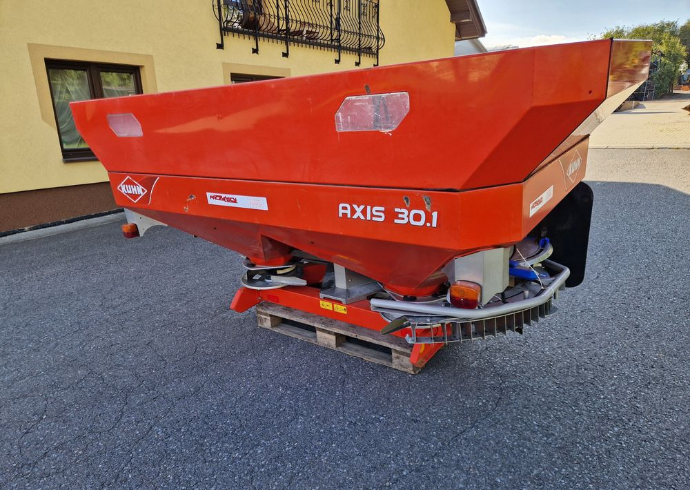 Rozsiewacz nawozów Kuhn AXIS 30,1 2008 Rozsiewacz KUHN RAUCH - Distribuidor de fertilizantes: foto 5 Rozsiewacz nawozów Kuhn AXIS 30,1 2008 Rozsiewacz KUHN RAUCH - Distribuidor de fertilizantes: foto 5