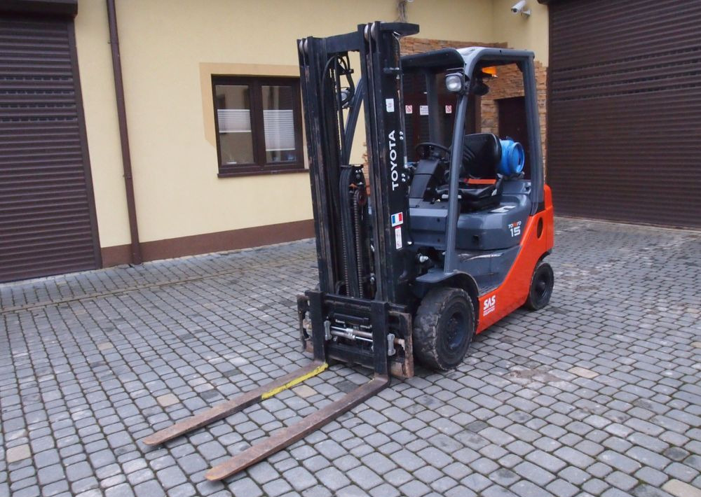 Wózek widłowy Toyota 8FGF15 2018 TRIPLEX system SAS (blokowanie tylnej osi) - Empilhador a gás: foto 2 Wózek widłowy Toyota 8FGF15 2018 TRIPLEX system SAS (blokowanie tylnej osi) - Empilhador a gás: foto 2