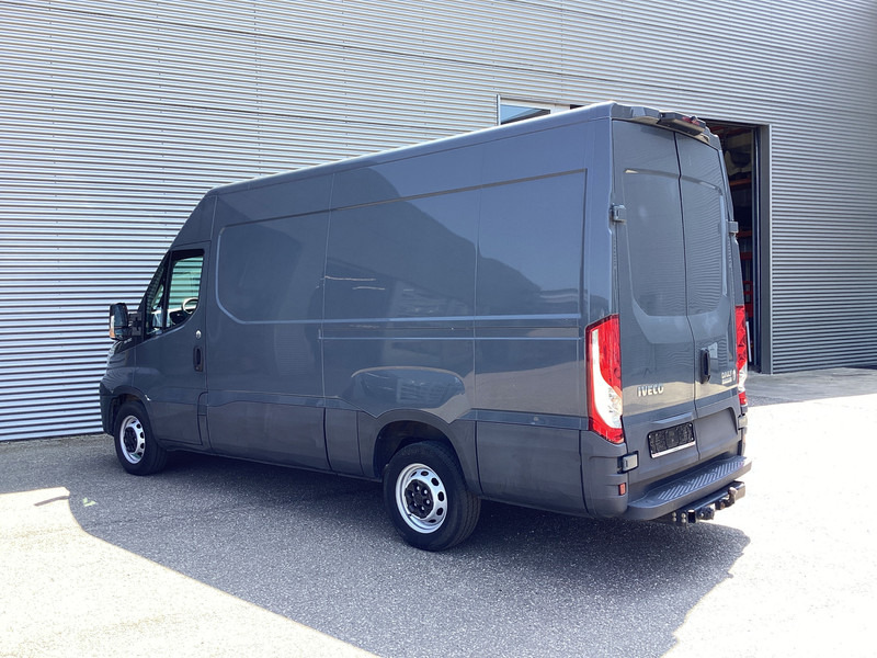 Iveco Daily 35S18V 3.0 180 pk ZF Aut. L2H2 352 EXPORT ONLY 3.5t Trekverm./ Gev.stoel/ Climate/ Camera/ Cruise/ Trekhaak - Furgão: foto 2 Iveco Daily 35S18V 3.0 180 pk ZF Aut. L2H2 352 EXPORT ONLY 3.5t Trekverm./ Gev.stoel/ Climate/ Camera/ Cruise/ Trekhaak - Furgão: foto 2