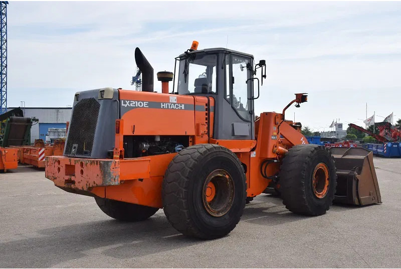 Hitachi LX 210E- stock id 59 - Pá carregadora de rodas: foto 4 Hitachi LX 210E- stock id 59 - Pá carregadora de rodas: foto 4