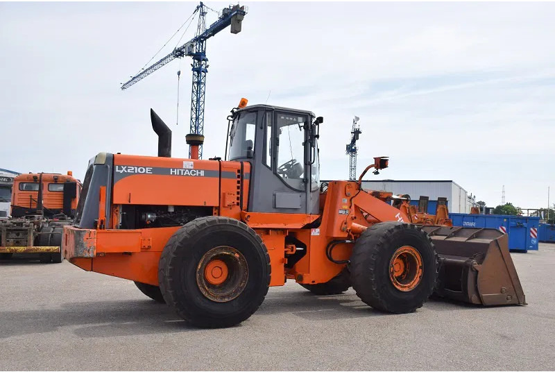 Hitachi LX 210E- stock id 59 - Pá carregadora de rodas: foto 5 Hitachi LX 210E- stock id 59 - Pá carregadora de rodas: foto 5