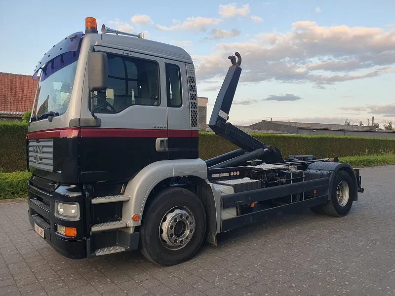 MAN TG 310 A - Camião polibenne: foto 2 MAN TG 310 A - Camião polibenne: foto 2