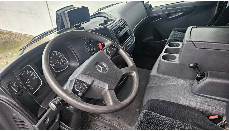 Mercedes-Benz Atego 1018 *L*Achteruitrijcamera*Automaat*Airco*Dhollandia Laadbrug*7149cm - Camião: foto 4 Mercedes-Benz Atego 1018 *L*Achteruitrijcamera*Automaat*Airco*Dhollandia Laadbrug*7149cm - Camião: foto 4
