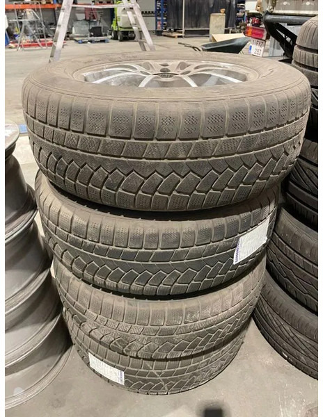 Continental Continental banden met velgen 235/65 R17 - Jantes e pneus para Automóvel: foto 1 Continental Continental banden met velgen 235/65 R17 - Jantes e pneus para Automóvel: foto 1