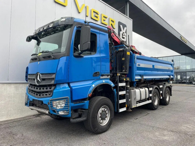 Mercedes-Benz Arocs 3342 *6x6*meegestuurd as*2zijdige kipper*Airco*Bluetooth - Camião basculante, Camião grua: foto 1 Mercedes-Benz Arocs 3342 *6x6*meegestuurd as*2zijdige kipper*Airco*Bluetooth - Camião basculante, Camião grua: foto 1