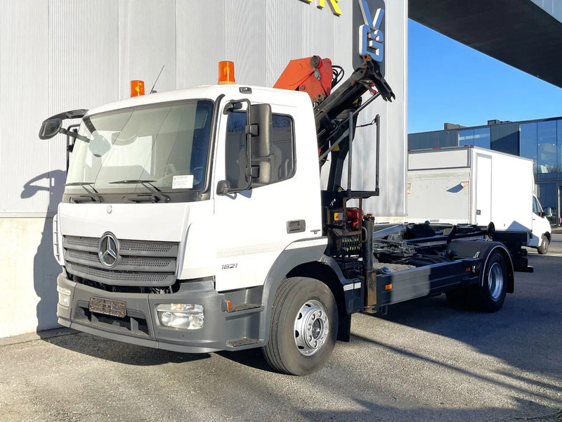 Mercedes-Benz Atego 1621 *Palfinger kraan*Containersysteem*luchtvering achteras*bluetooth - Camião polibenne, Camião grua: foto 1 Mercedes-Benz Atego 1621 *Palfinger kraan*Containersysteem*luchtvering achteras*bluetooth - Camião polibenne, Camião grua: foto 1