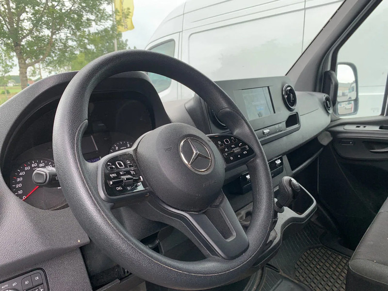 Mercedes-Benz Sprinter 317 CDI*L2H2*360°CAMERA*TEMPOMAT*NAVIGATIE*STOELVERWARMING* - Furgão: foto 4 Mercedes-Benz Sprinter 317 CDI*L2H2*360°CAMERA*TEMPOMAT*NAVIGATIE*STOELVERWARMING* - Furgão: foto 4
